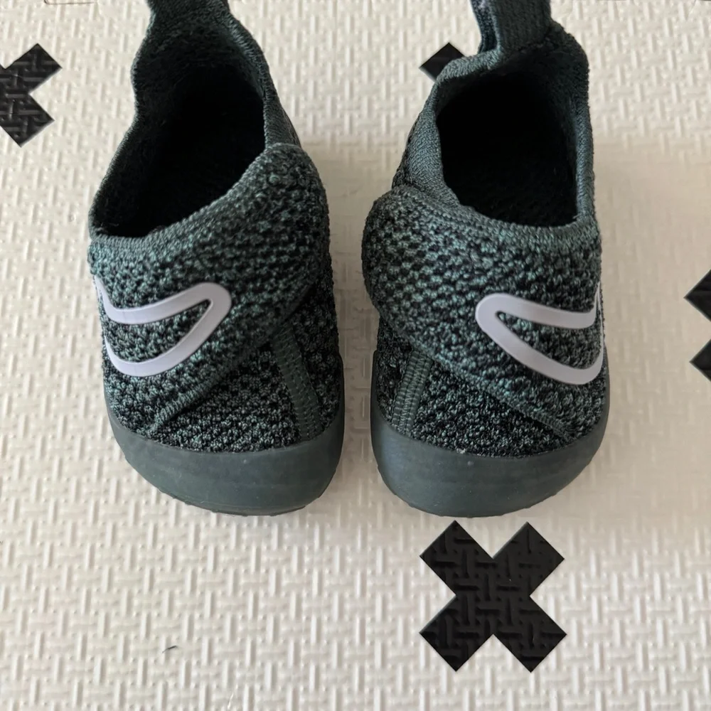 Nike Swoosh 1 flyknit infant vintage green sneakers size 3C